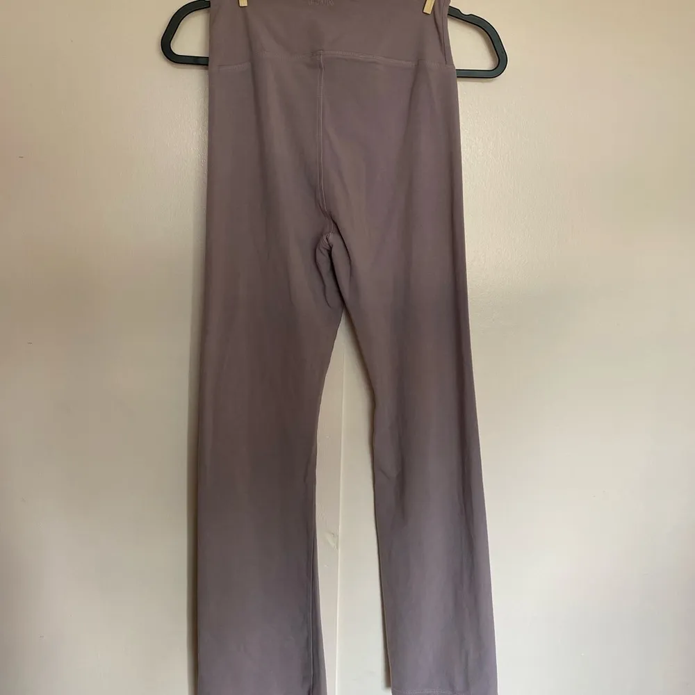 Victoria's Secret PINK Light Purple flared leggings - Image 4