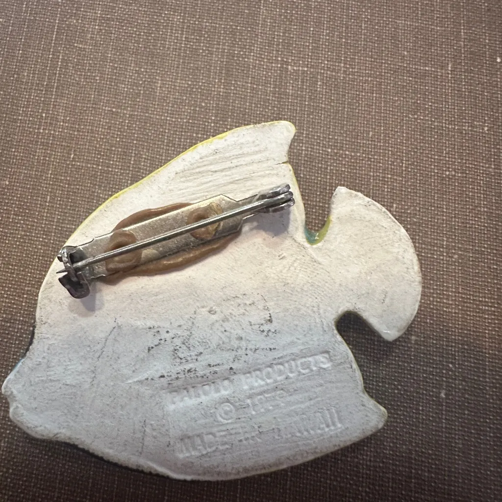 Vintage Palolo Products 1979 Hawaiian Ceramic Angelfish Pin Yellow - Image 3