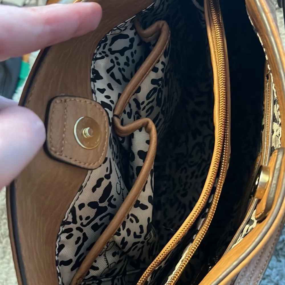 Women’s Tan Purse 👜 - Image 4