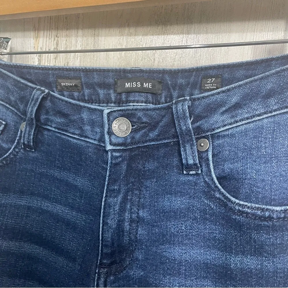 Miss Me Mid Rise Skinny Jeans Dark Wash  Whiskered size 27 - Image 5