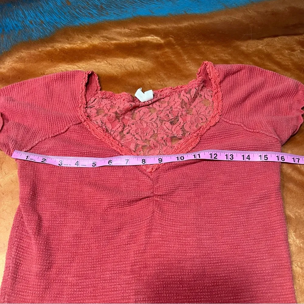 Free People We the Free Short sleeve Henley lace back detail v-neck medium - Image 8