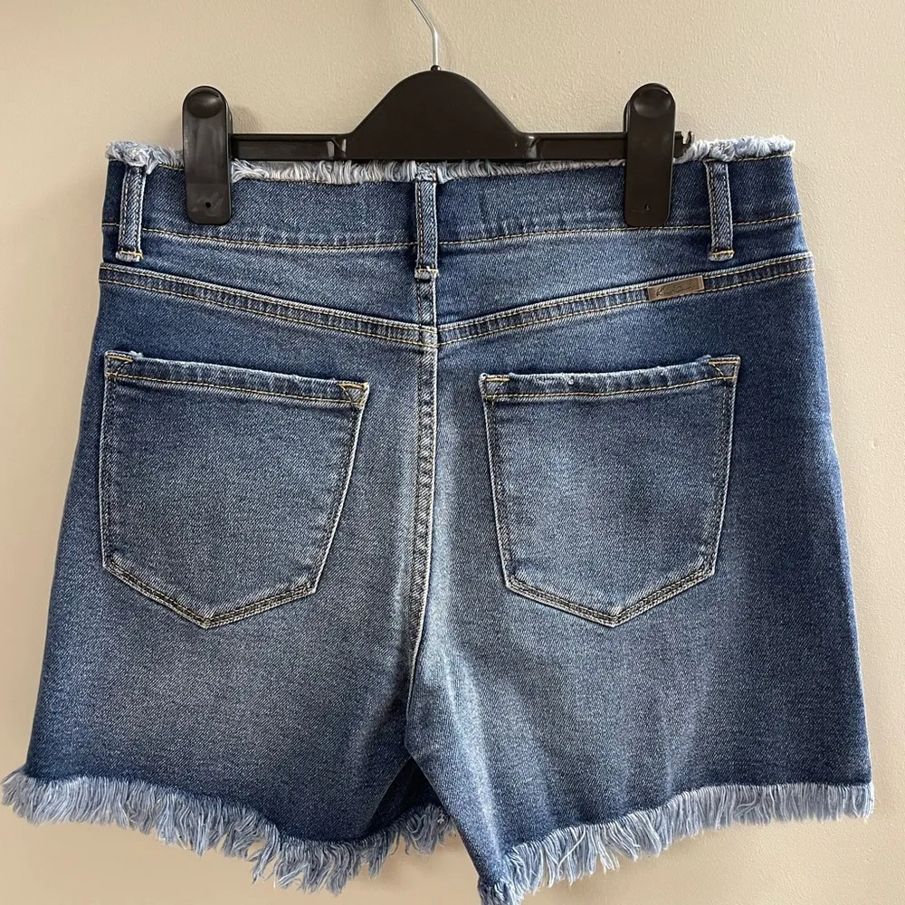 KanCan by Maurice’s Front Button Jean Shorts Distressed Raw Hem Women Sz 28 - Image 8