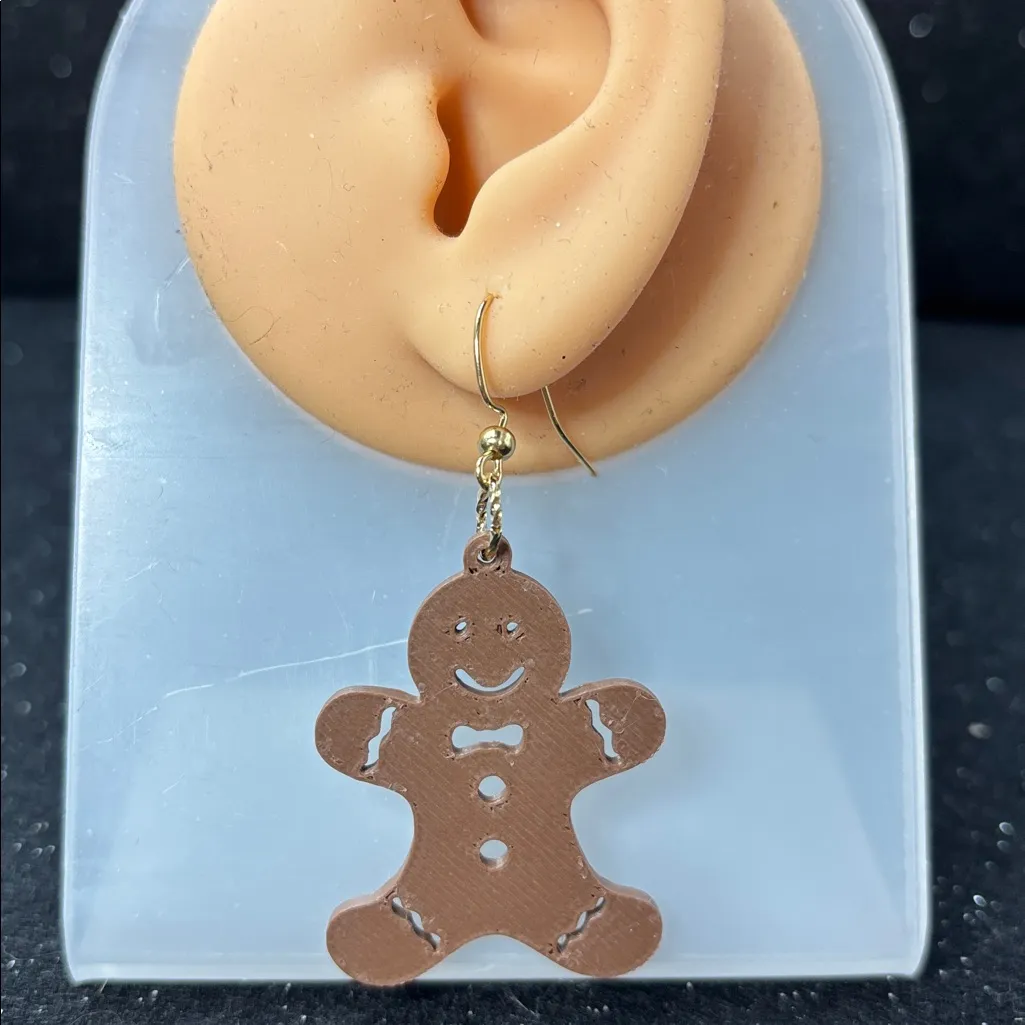 Gingerbread Man Dangle Earrings – Christmas Holiday Earrings in Gold Tone - Image 2