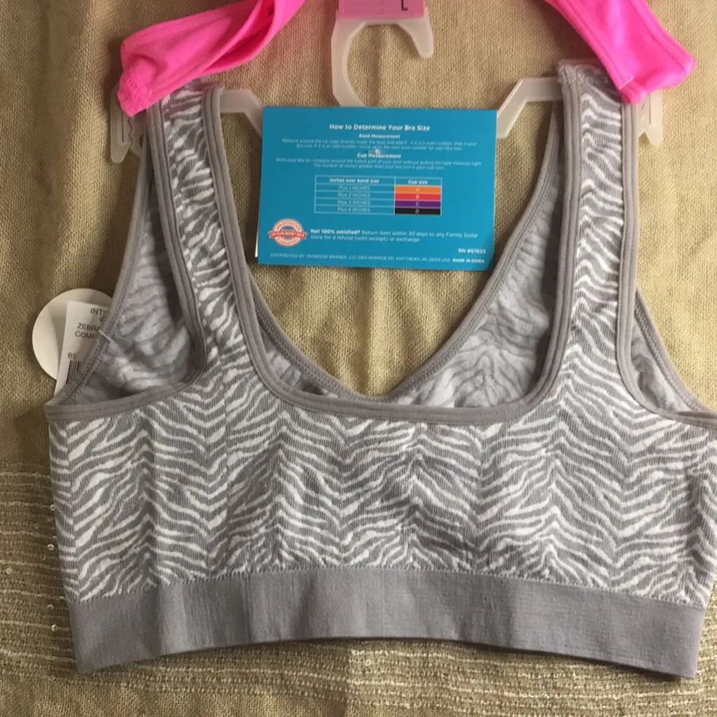 New Bundle of 2 Animal Print/Neon Pink Sports Bras Stretchy Soft Size Large - Image 5