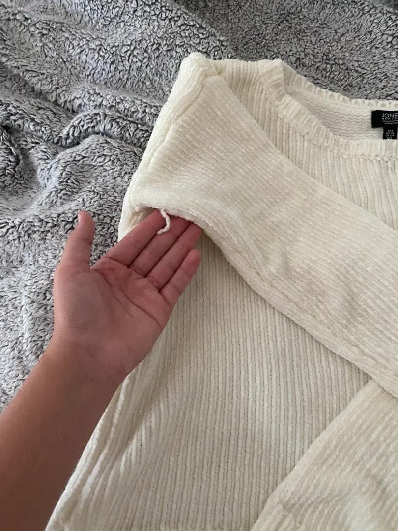 White Sweater  - Image 4