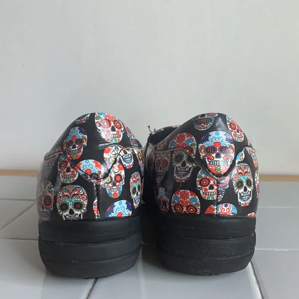 Easy Works by Easy Street Skull comfort clogs - Image 6