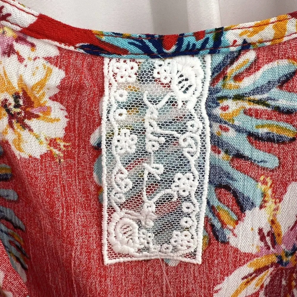 Sadie & Sage Womens Floral Crochet Trim Crop Top Medium New - Image 5