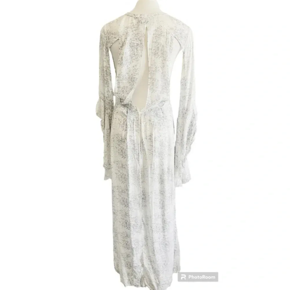 Style Stalker White Print Ruffle Bell Sleeves Lace Up Open Back‎ Boho Dress - Image 8