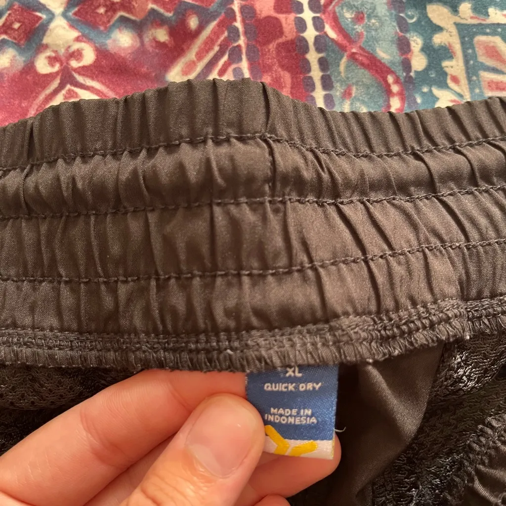 Old Navy Women's Black Athletic Shorts - Image 2