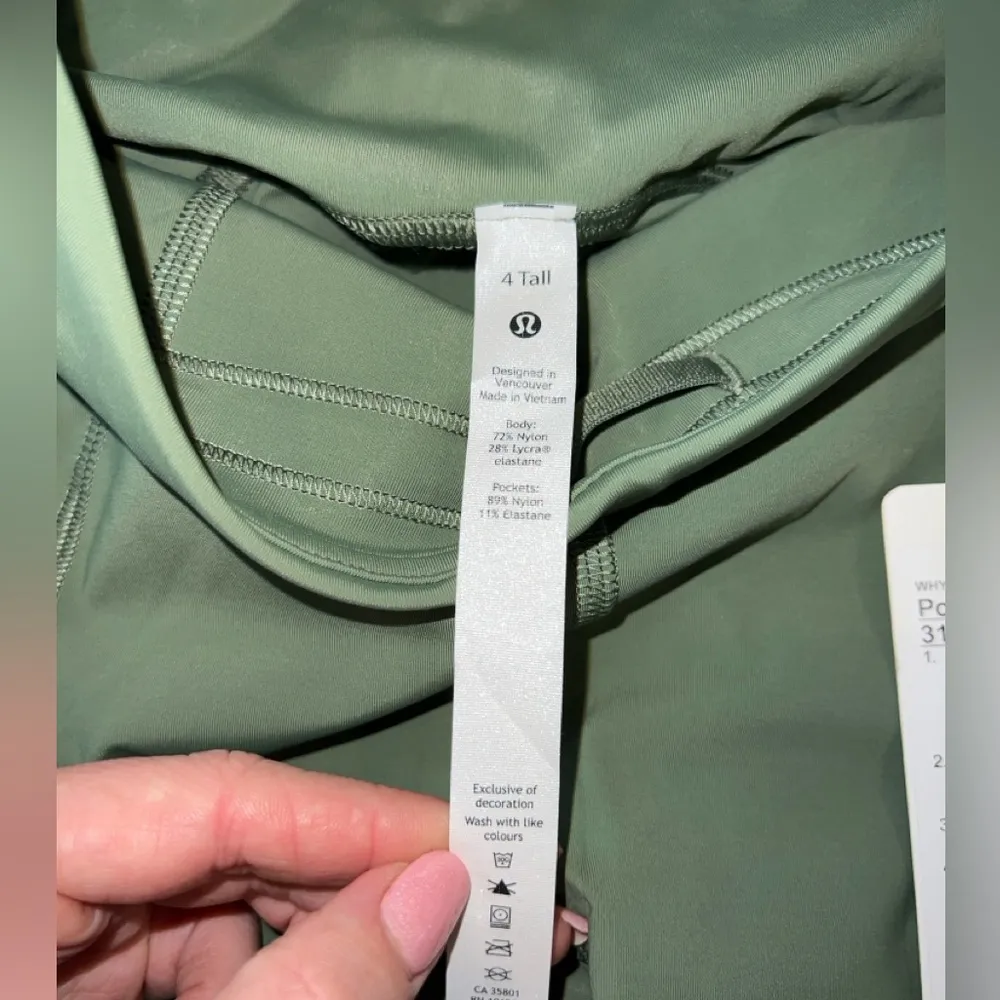 NWT Lululemon Power Thru HR Tight 31”
Size 4 Tall - Image 3