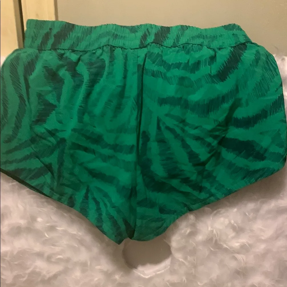 DSG Green Patterned‎ Athletic Shorts Size L - Image 3