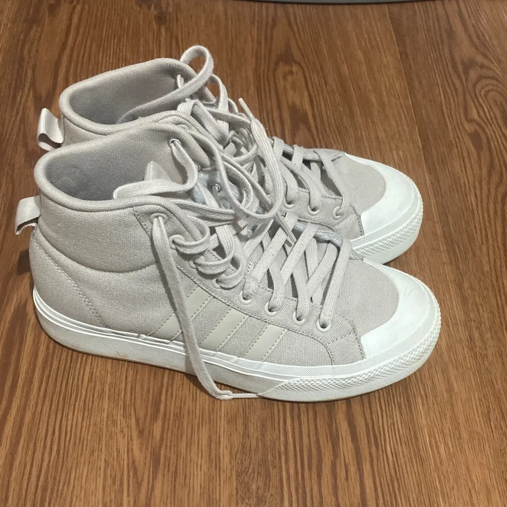 adidas Women's Sneakers - Light Gray - Image 2