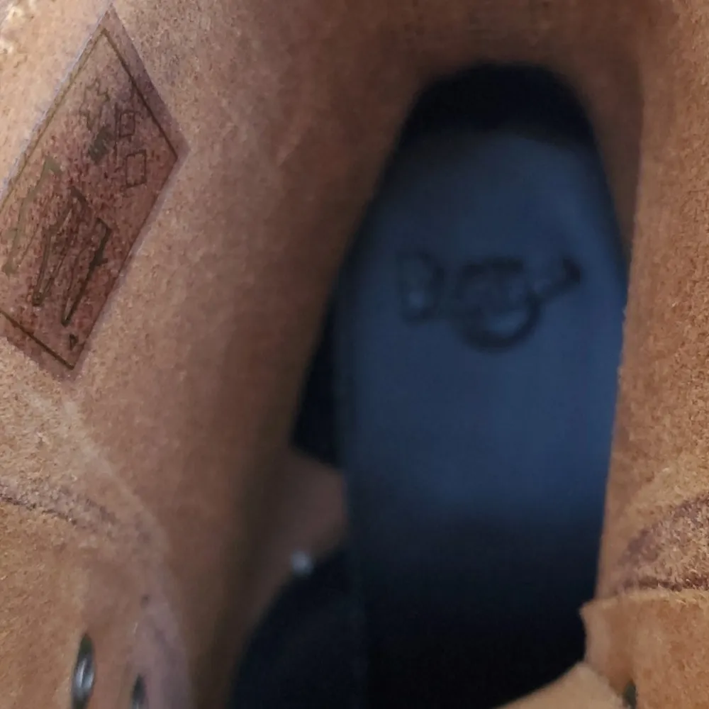 Dr martens 7 eye black leather heeled boot sz 6 - Image 6