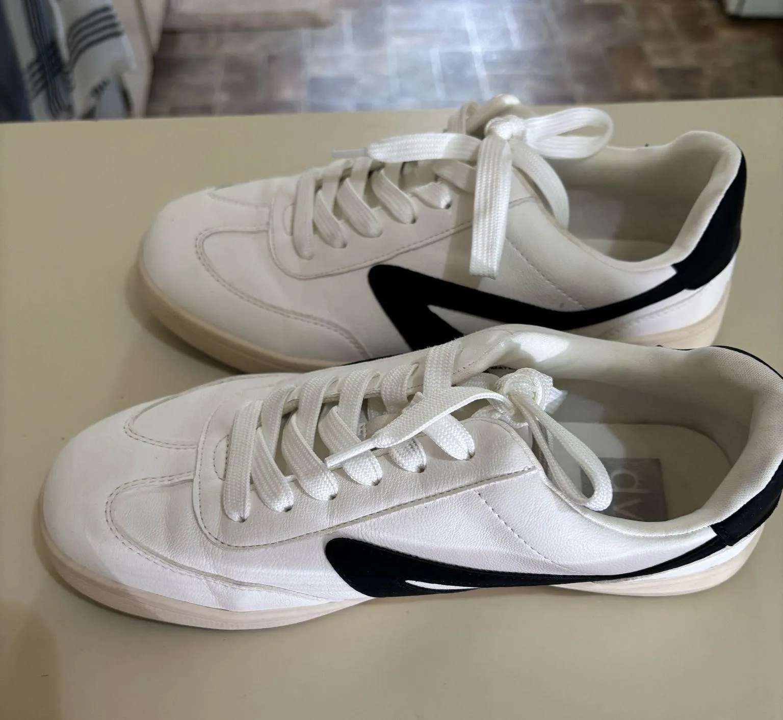 Dolce Vita Sneakers - Image 2