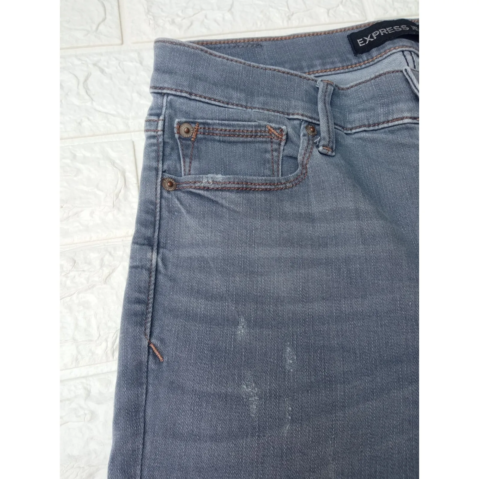 Express Jeans Womens Gray Denim Mid Rise Ankle Legging Distressed Raw Hem Sz 6 - Image 8