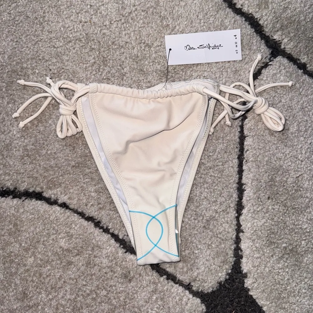 Miss Selfridge tie side bikini bottom in cream - Image 3