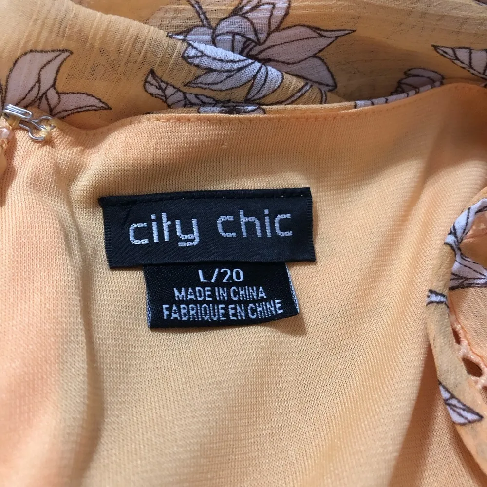 CITY CHIC Amber Floral Playsuit / Romper  Size 20 - Image 7