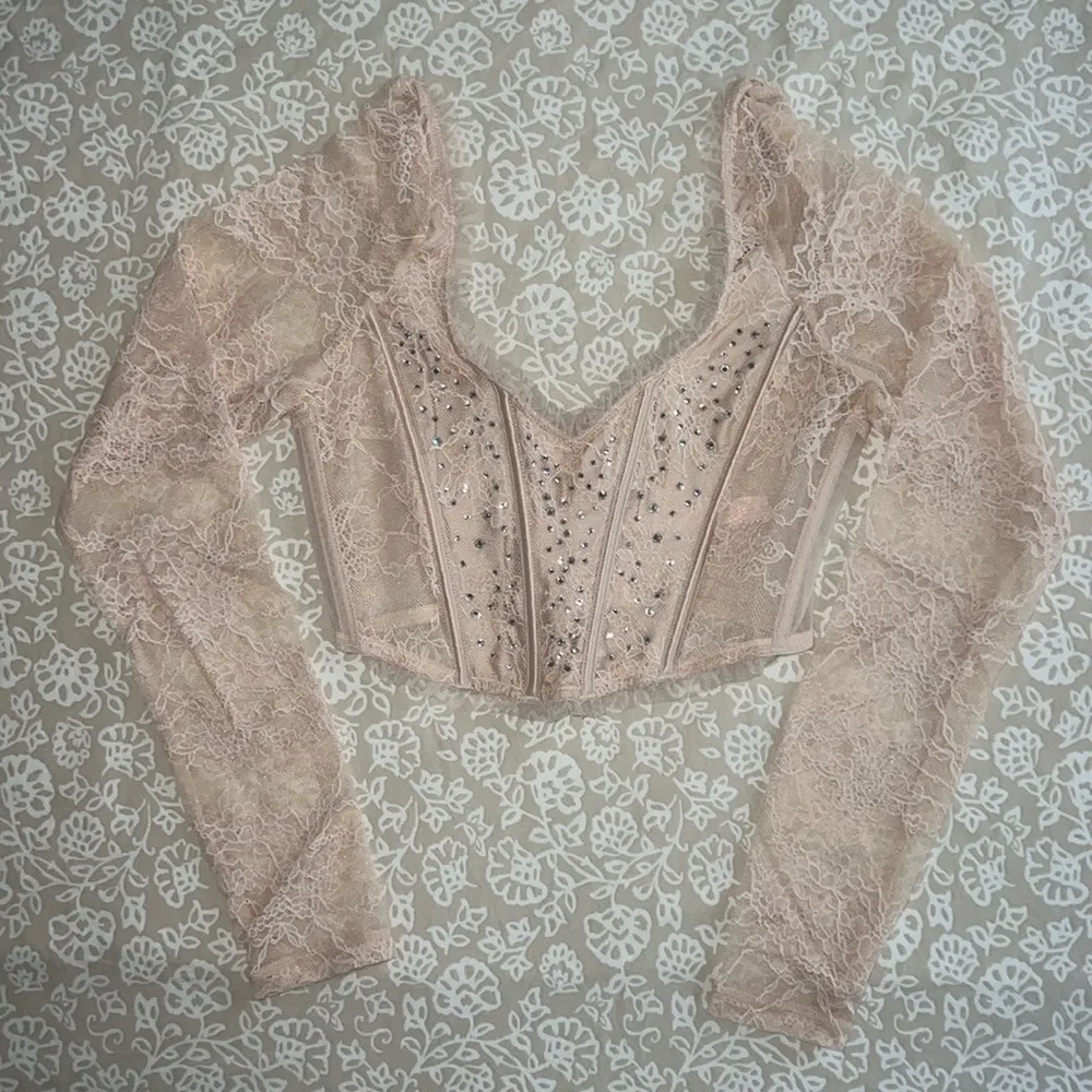 Victoria’s Secret Cream Long Sleeve Shimmer Lace Bra Top - Image 5