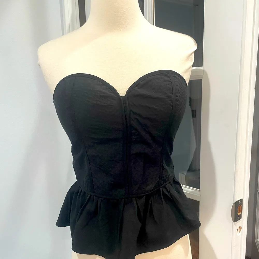 Black Strapless Peplum Top - Image 3