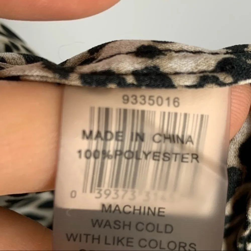Vince Camuto Leopard Print Blouse Size L Loose Fit Elastic Scoop Neck - Image 6