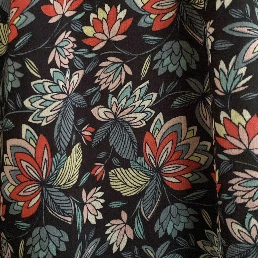 CAbi Dark Romantic Floral Mini Elastic Waist Smocked Floral Ditzy LARGE - Image 2