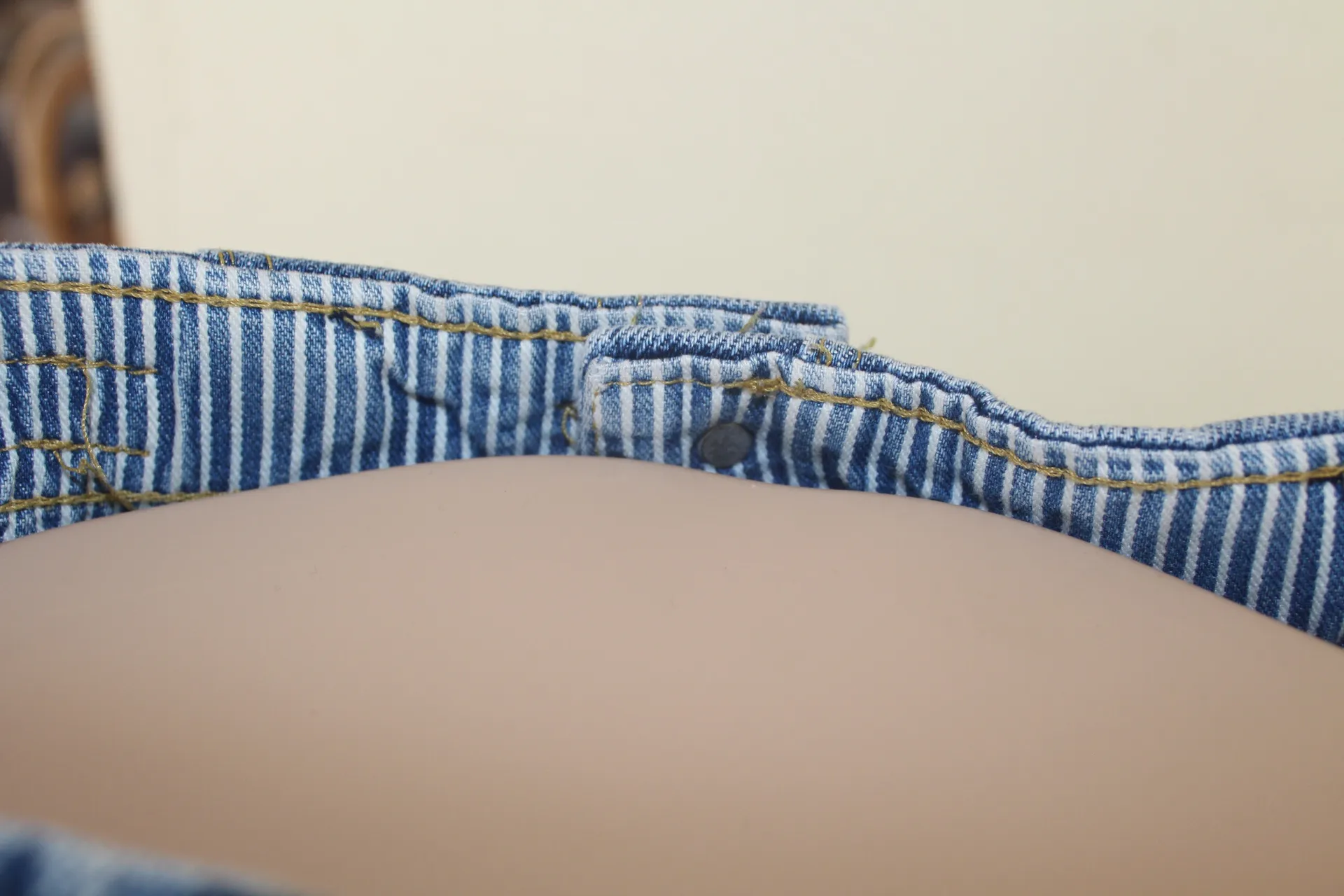 Vintage  High Rise Mom Jeans Elastic Waist Medium Wash Tapered Jeans 28 - Image 8