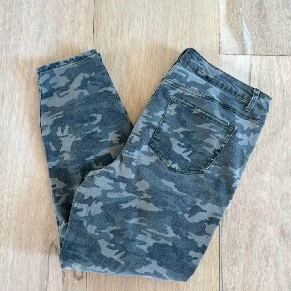 Vanilla Star Mid Rise Skinny Camouflage Distressed Jeans Size 33 - Image 4