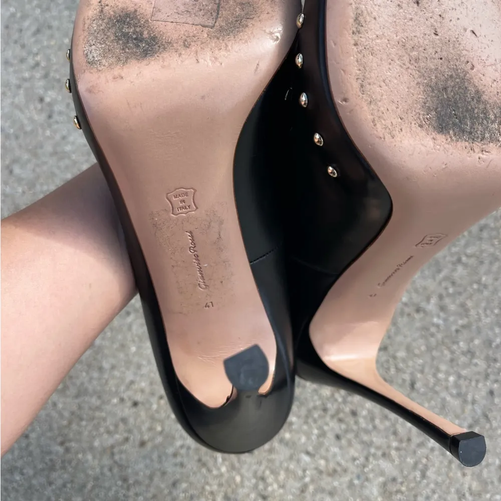 Gianvito Rossi Peep Toe Pumps in Black Leather size 41 - Image 5