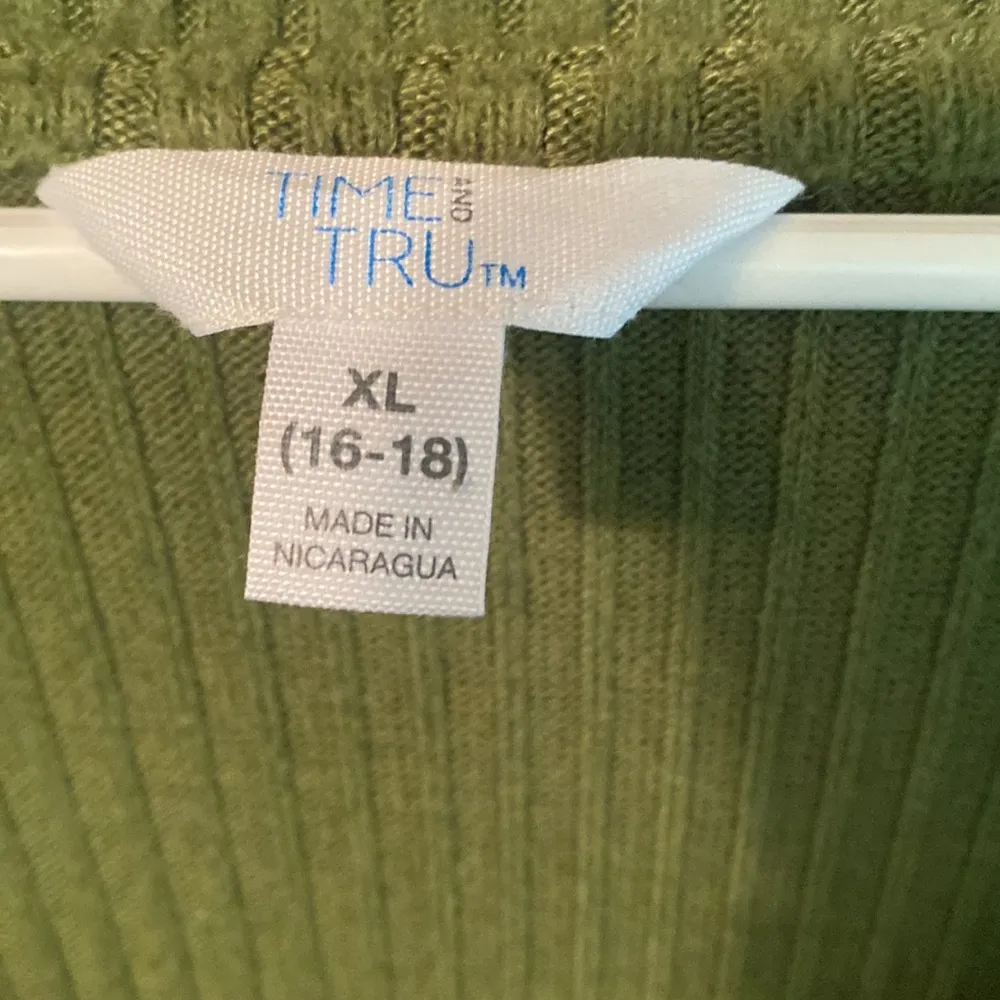 Time and Tru Green V-Neck Sweater - Image 2