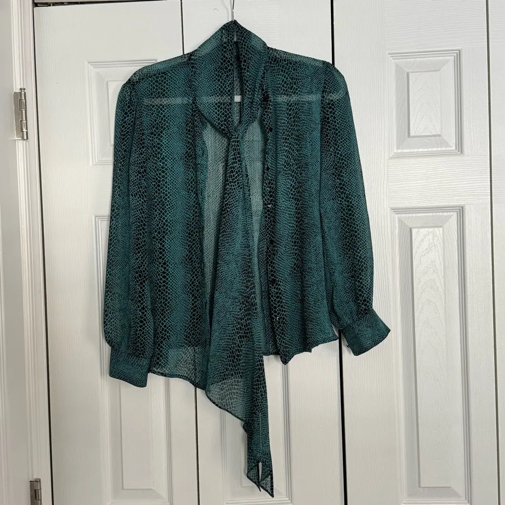 Transparent green blouse size S snake print with bow - Image 9