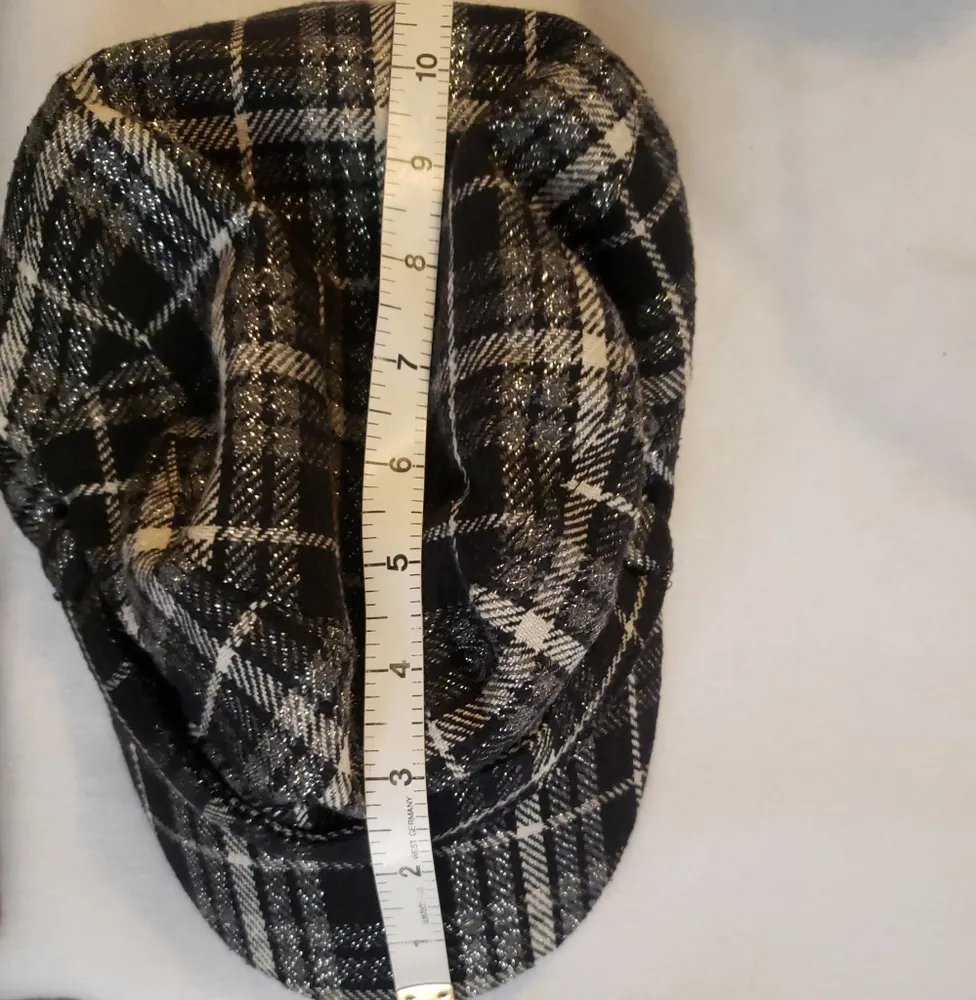 Y2k/ late 90's plaid cap with metallic silver threading Black - Image 4