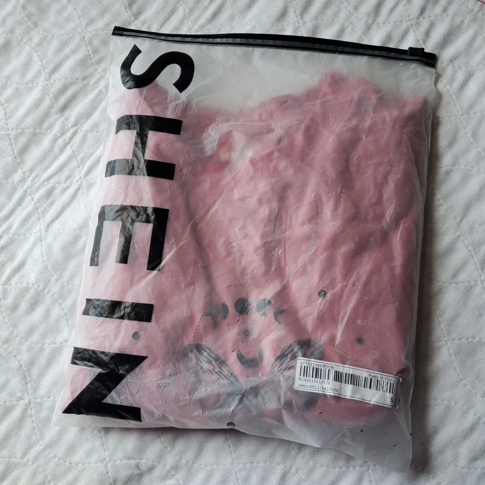 Dusty rose pink size M soft tee with moth celestial black print Size M - Image 5