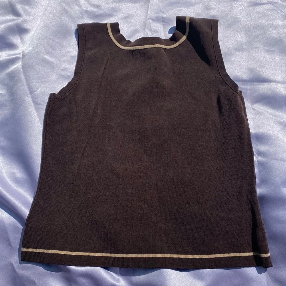 Faded Brown scoop neck tank
Vintage Max Studio - Image 3