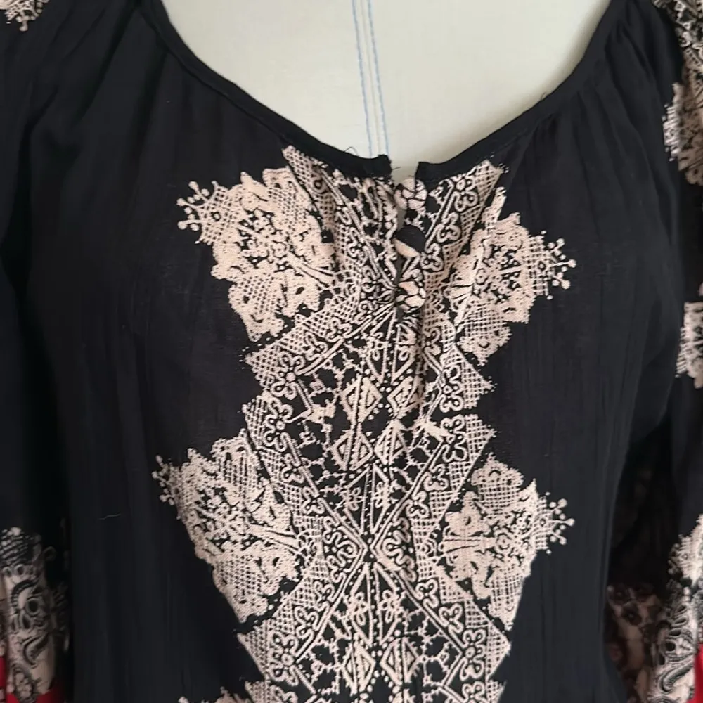 Angie Boho Patterned Blouse Top Shirt NWT Small Black Red Cream - Image 4