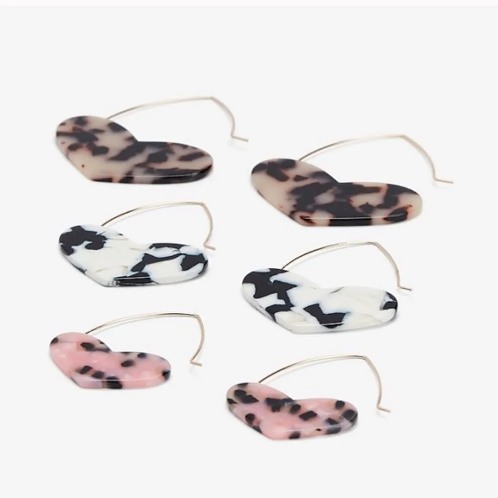 ✨ Set of Heart Wire Hoop Earring Set✨ - Image 2