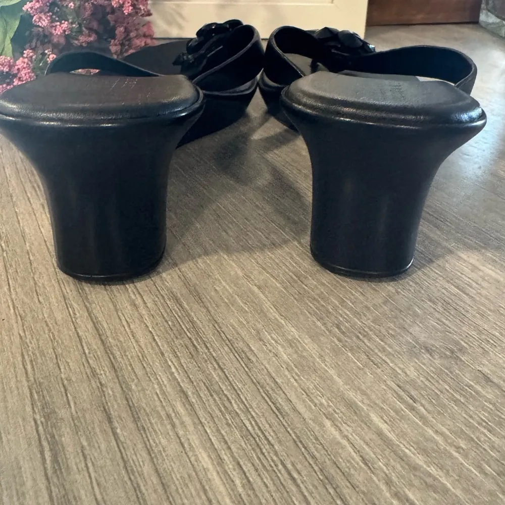 Italian Shoemaker Women's Sandals Beaded Accent Thong Black  Size 9 - Image 4