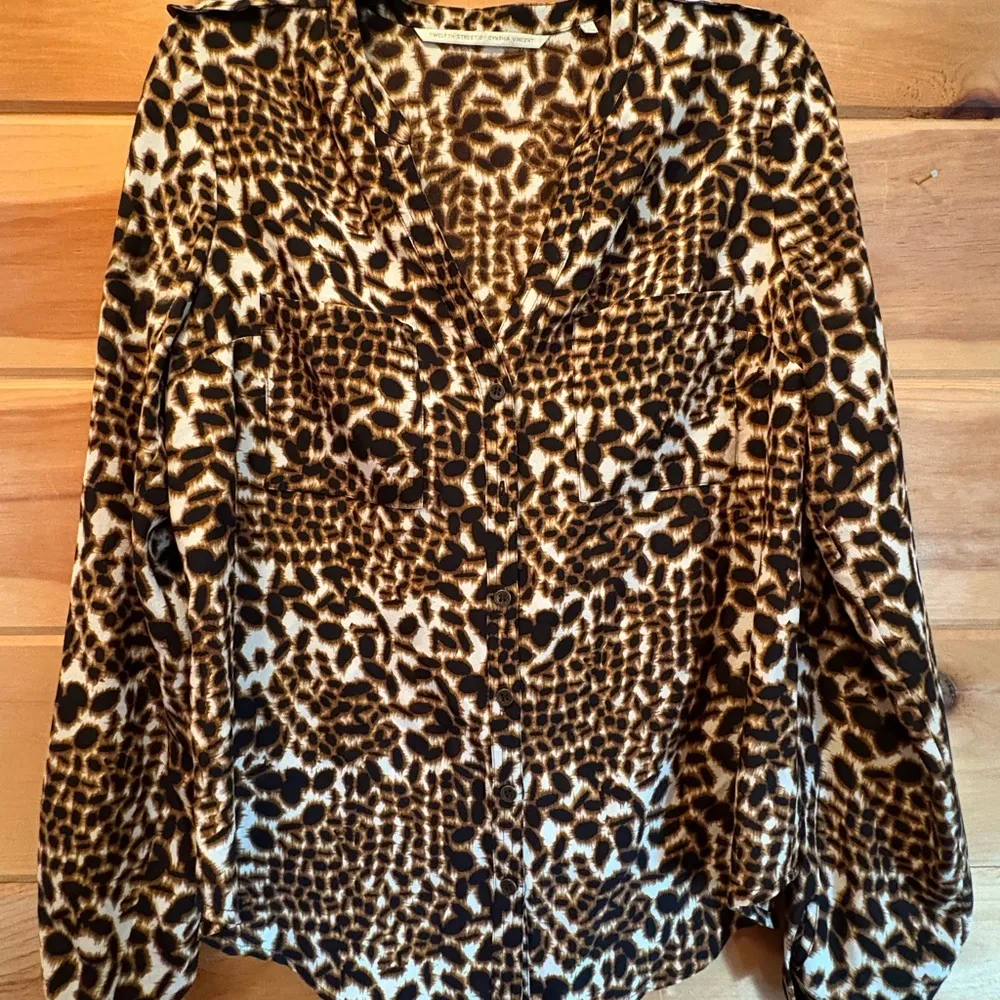 Twelfth Street by Cynthia Vincent Button Down Blouse 100% Silk Brown - Image 2