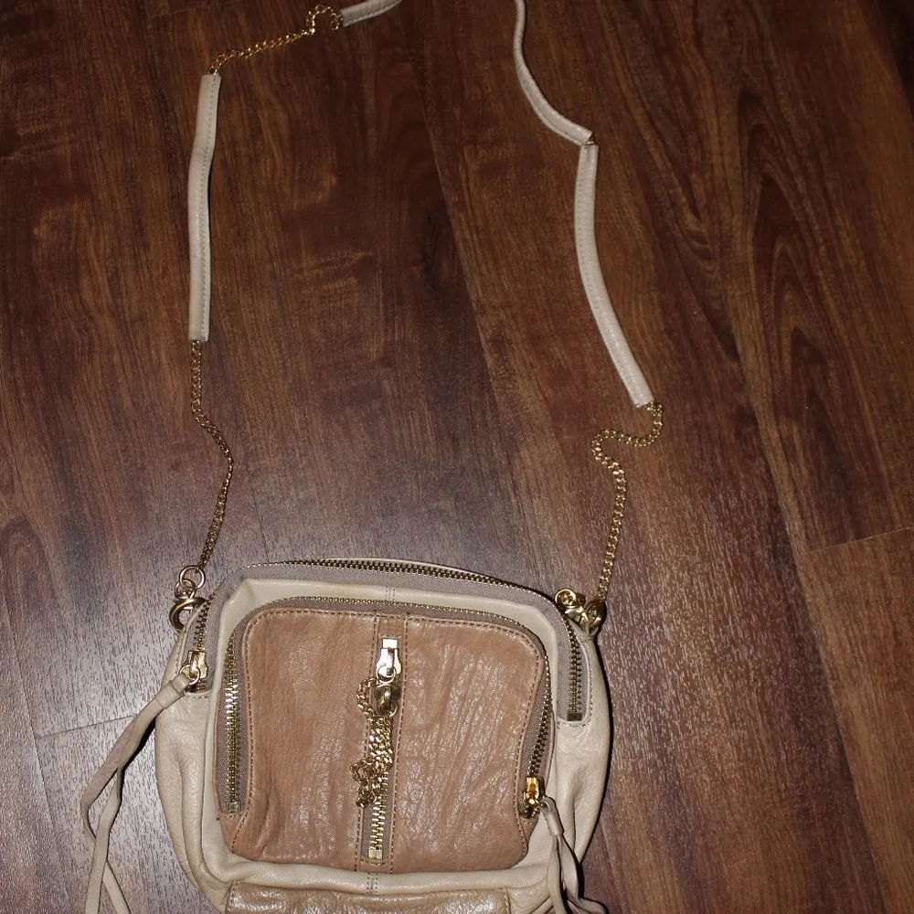 Kelsie Dagger Leather Purse - Image 2