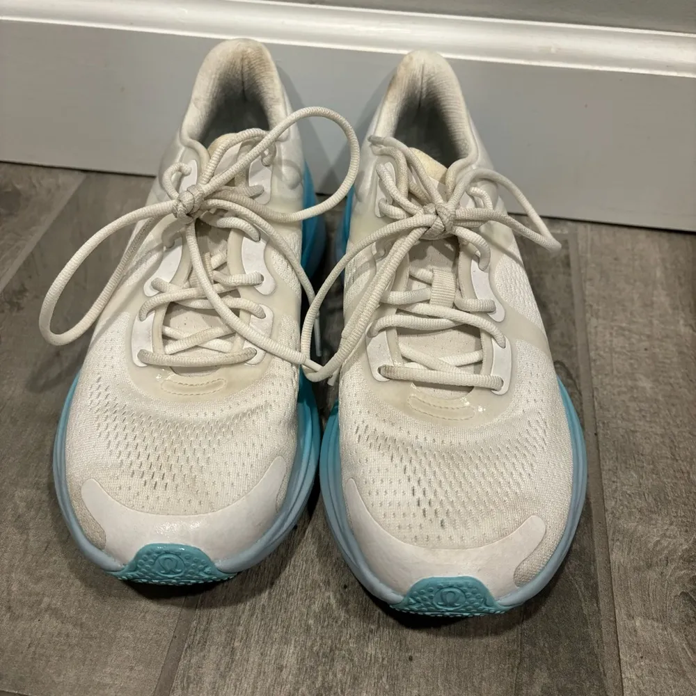 Lululemon Blissfeel Womens Running Shoe White / Cyan Blue / Cirrus Blue - Image 4