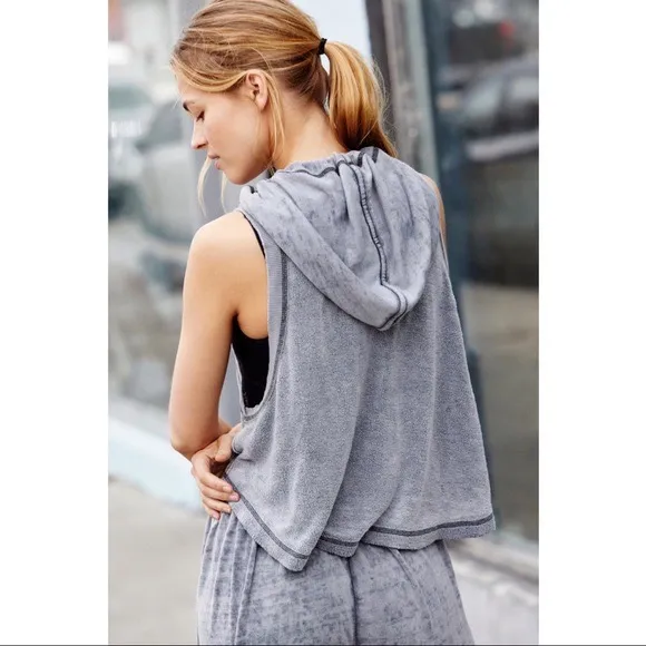 Movement Sleeveless Hoodie Grey Black - Image 3