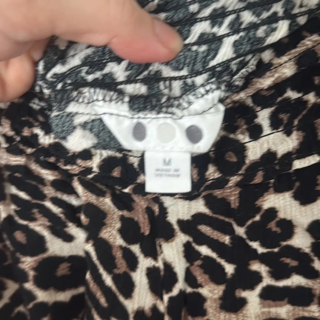 Three Dots Leopard Print Women's Shorts  medium - Image 2