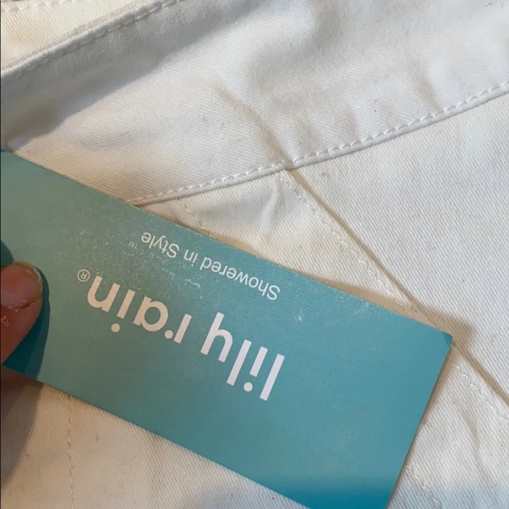 white skirt w 6 buttons - Image 3