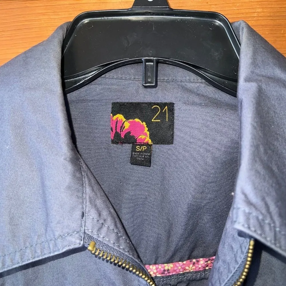 Forever 21 Cropped Short Sleeve Jacket Gray Small - Image 3