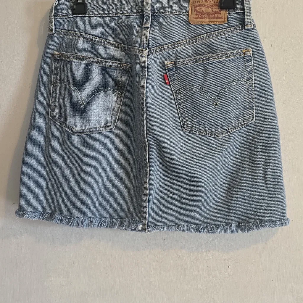 Levi's Light Blue Denim Jeans - Image 4