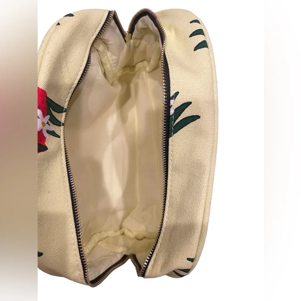 NWT! Marc Jacobs Fragrance Large Strawberry Pochette - Image 5