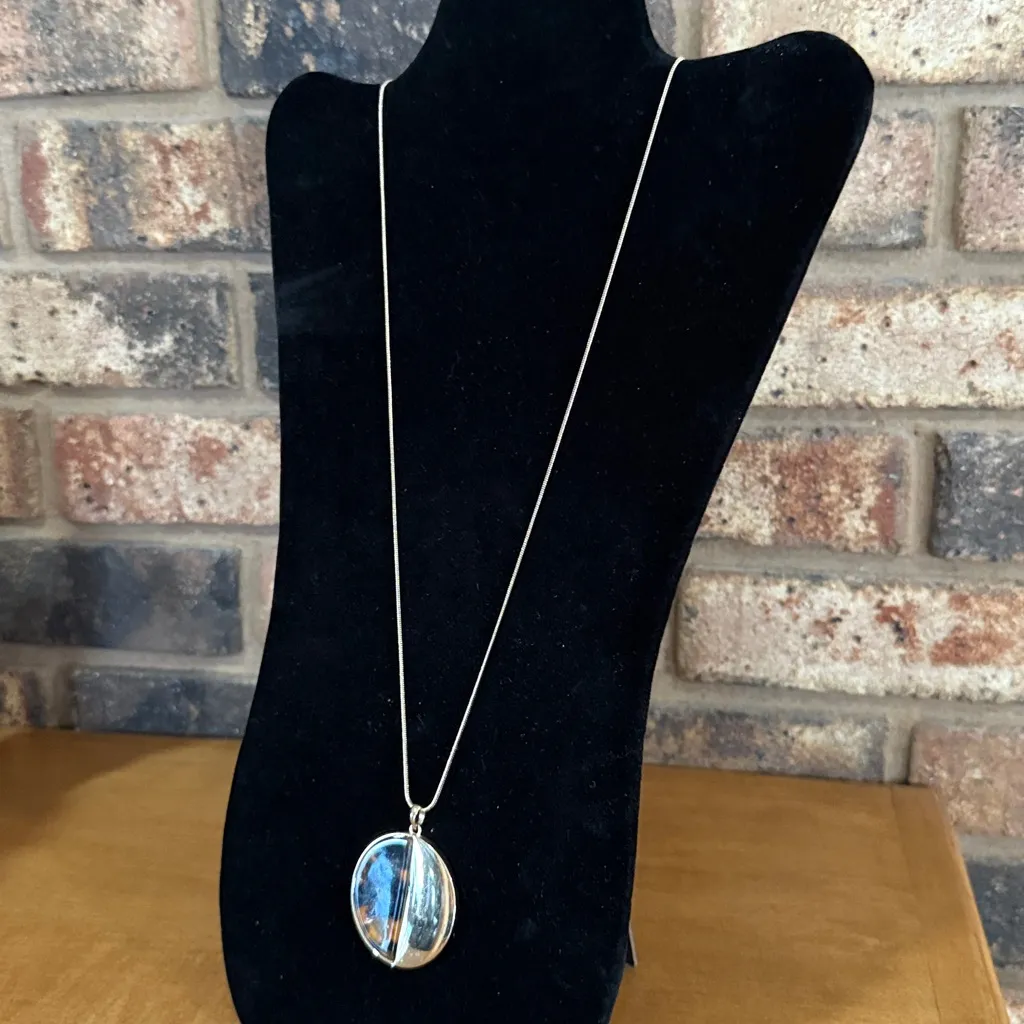 Gold tone long tortoise shell Pendant Necklace 32” - Image 3