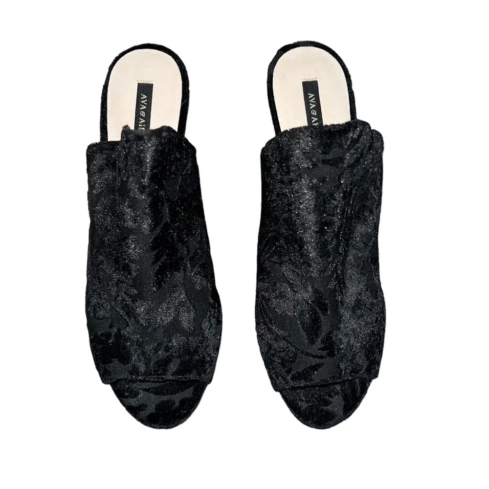 NEW NWOB  Cora Black Floral Velvet Mule Heels - Image 4