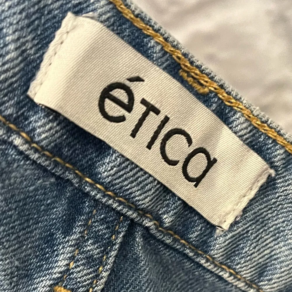 NWT  26" Sydney Relaxed Boyfriend Short- Button Fly - Image 11