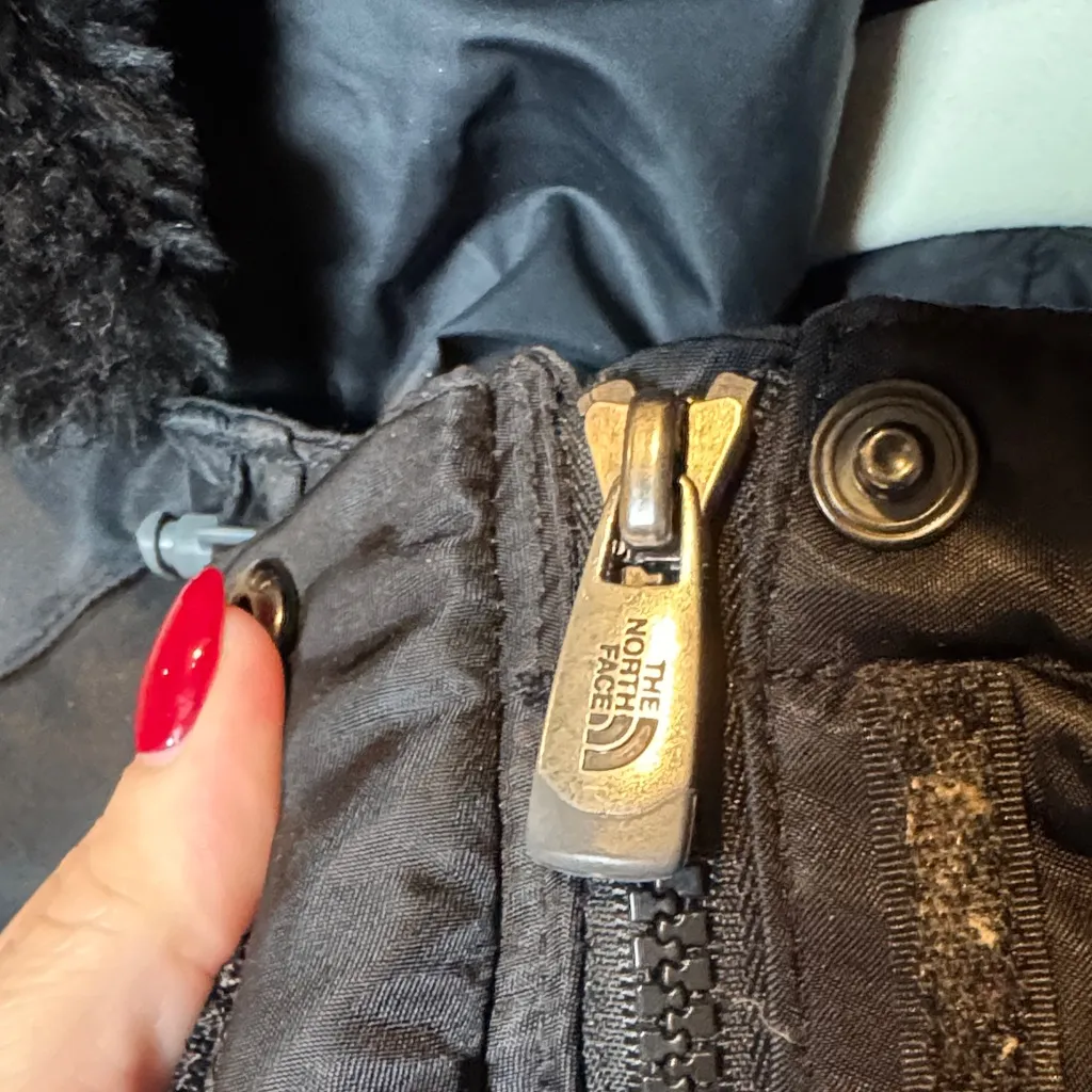 The North Face Women's Black 550 goose down Jacket with fur lined Hood - Image 4