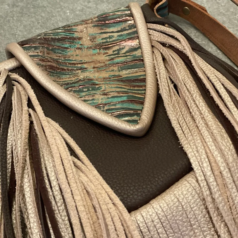 Multicolored metallic leather crossbody purse. Double Fringe, phone pocket - Image 3